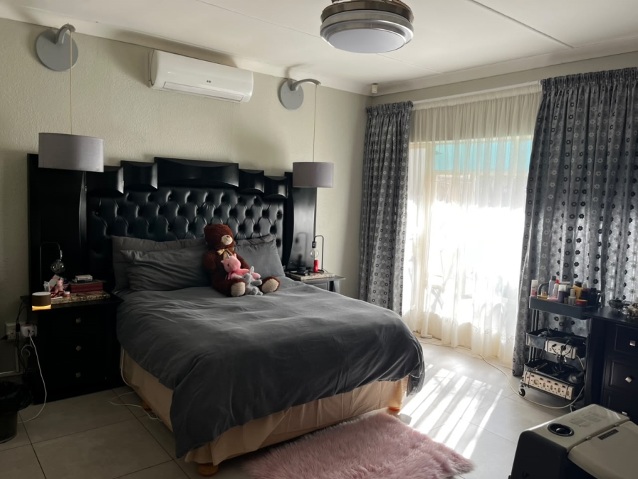 3 Bedroom Property for Sale in Flamwood North West